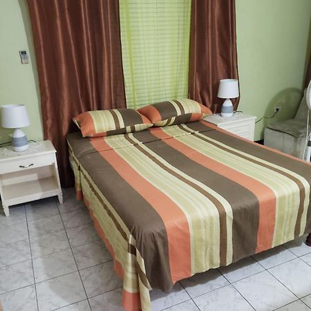 Finest Accommodation Renfrew Place 4-12 Renfrew Rd 2 Bedroom 2 Bat Apt # 15 New Kinston Jamaica Kingston Zewnętrze zdjęcie